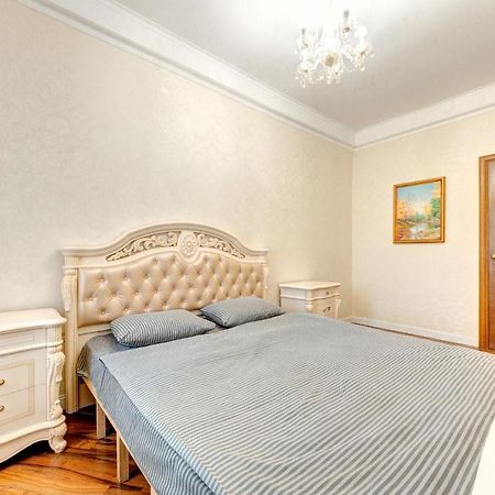 Apartments With 3 Rooms Near Palace Ukraine Kijów Zewnętrze zdjęcie
