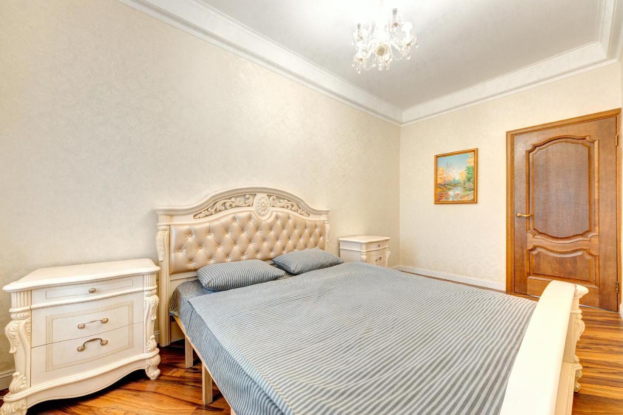 Apartments With 3 Rooms Near Palace Ukraine Kijów Zewnętrze zdjęcie