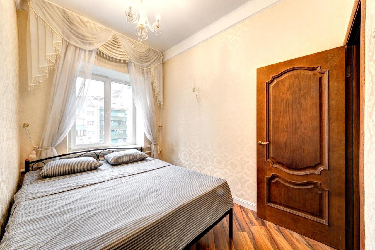 Apartments With 3 Rooms Near Palace Ukraine Kijów Zewnętrze zdjęcie
