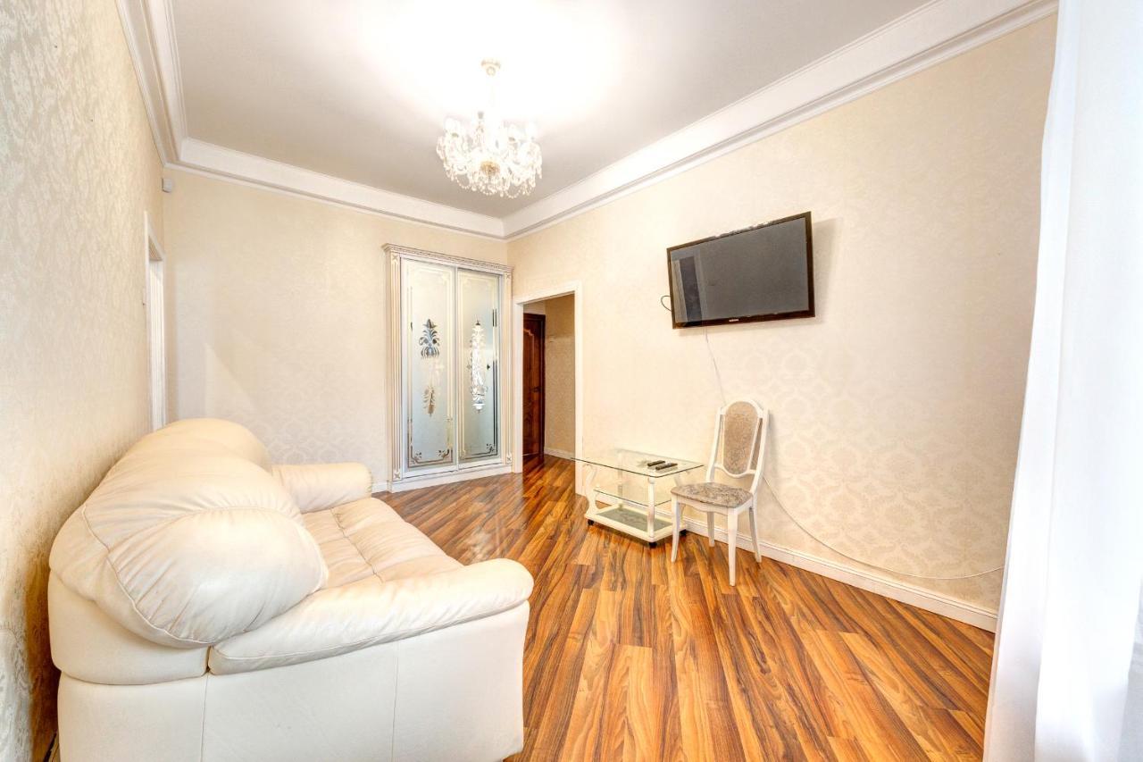 Apartments With 3 Rooms Near Palace Ukraine Kijów Zewnętrze zdjęcie