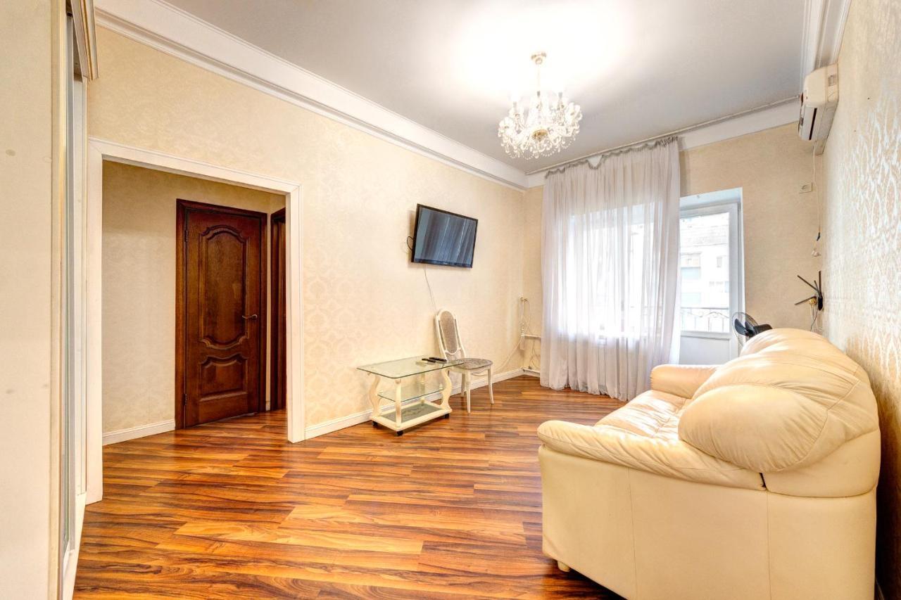 Apartments With 3 Rooms Near Palace Ukraine Kijów Zewnętrze zdjęcie