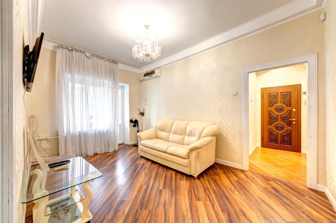 Apartments With 3 Rooms Near Palace Ukraine Kijów Zewnętrze zdjęcie