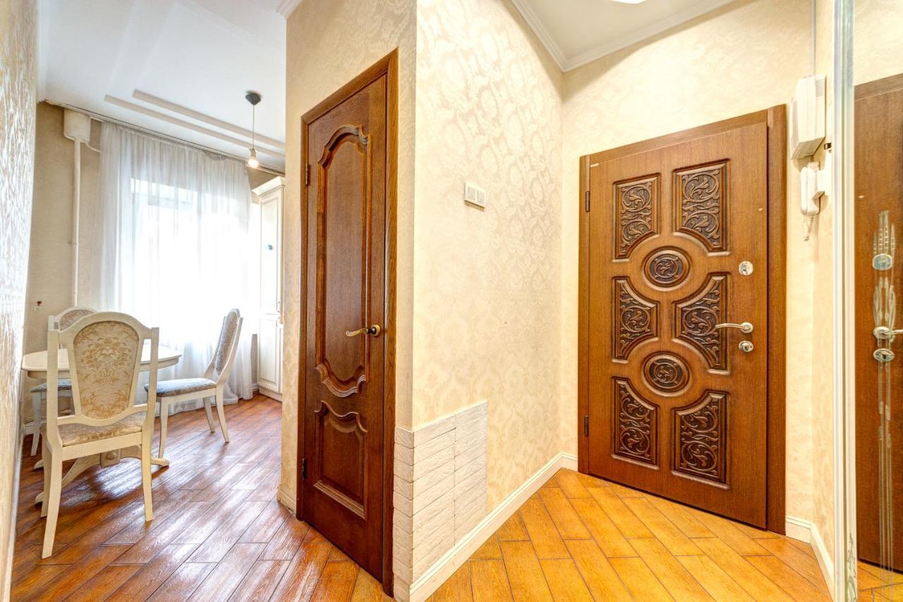 Apartments With 3 Rooms Near Palace Ukraine Kijów Zewnętrze zdjęcie